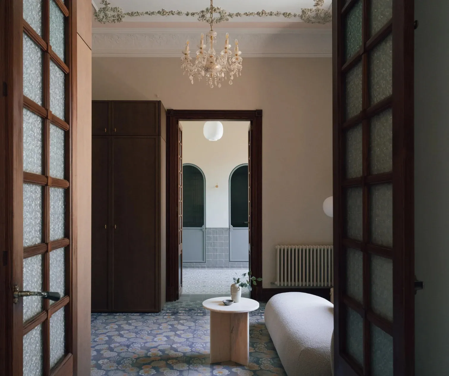 Eleganckie i atmosferyczne wnętrza domu typu townhouse XIX wieku na Majorce - Gallery image 3