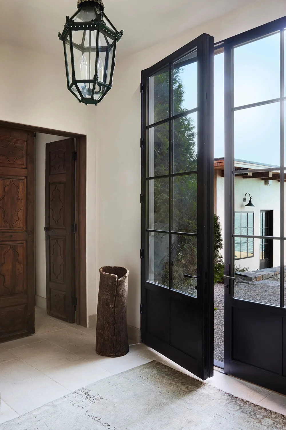 Schönes Holzhüttenhaus am See aus Holz und Stein in Montana - 17