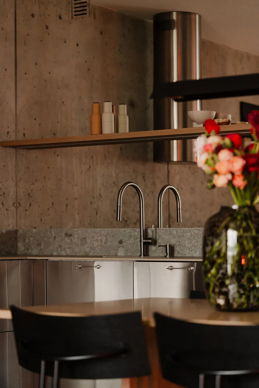 Interior industrial de moda para una familia en Poznan - Gallery image 7