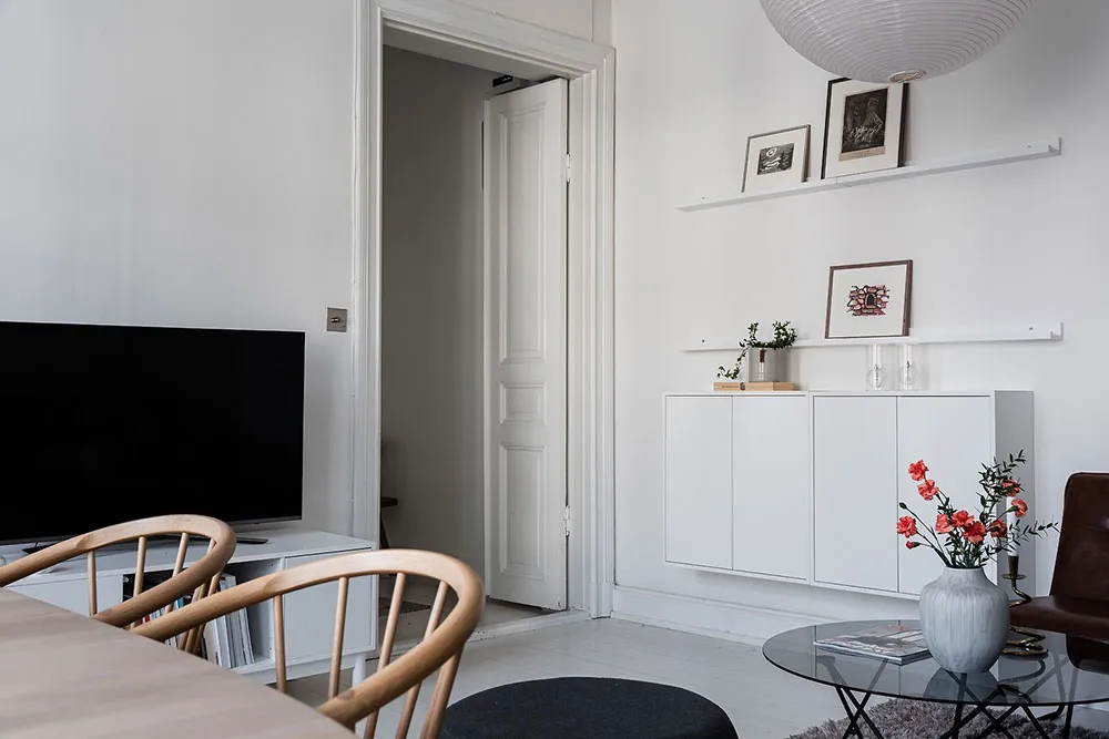 Уютный белый интерьер с лёгкими тёмными акцентами (57 кв. м) - Gallery image 20