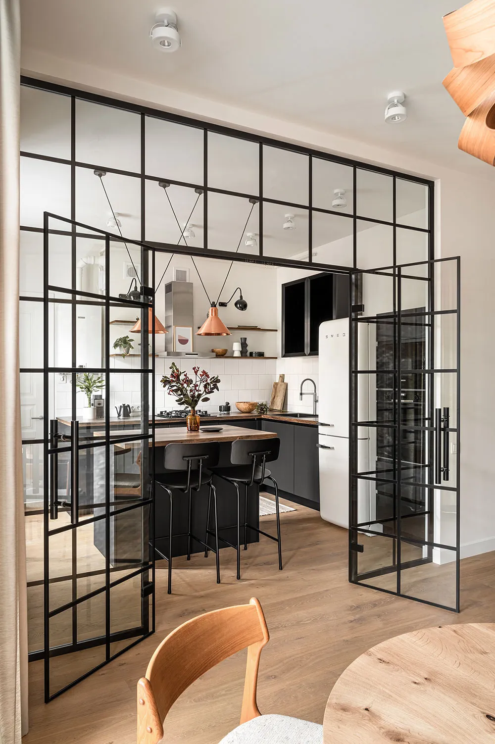 Industrielle Motive im Design einer gemütlichen modernen Wohnung in Kiew - Gallery image 7