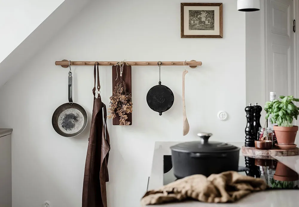 Luminosa y elegante apartamento de mansardas con ventanales de lujo en Suecia - Gallery image 6