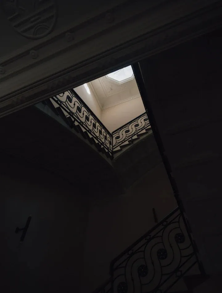 Eleganckie i atmosferyczne wnętrza domu typu townhouse XIX wieku na Majorce - Gallery image 15