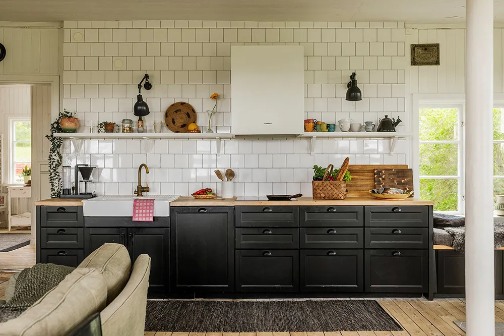 Светлая шведская дача в старой сельской школе недалеко от Стокгольма - Gallery image 8