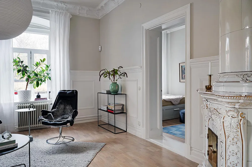 Appartement à l'ambiance pâle et pastel en Suède avec une cuisine bleue - Gallery image 22