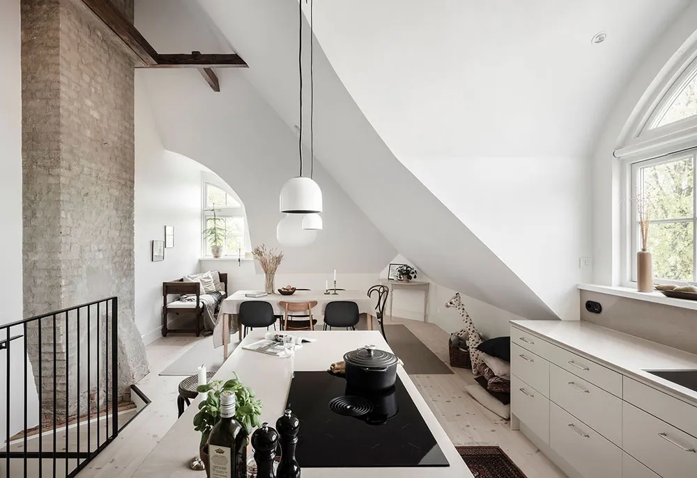 Luminosa y elegante apartamento de mansardas con ventanales de lujo en Suecia - Gallery image 8