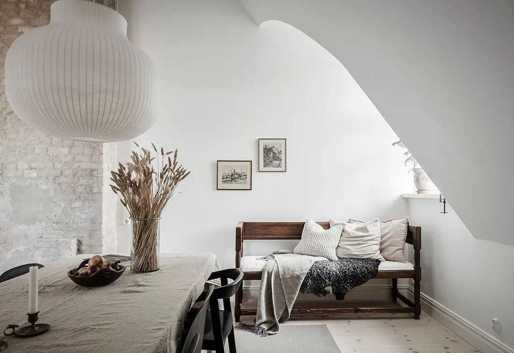 Luminosa y elegante apartamento de mansardas con ventanales de lujo en Suecia - Gallery image 10