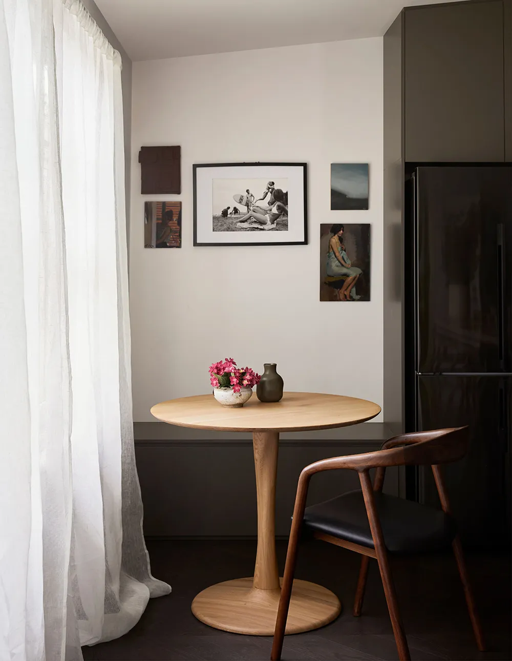 Stylowy i cenny интерьер małego domu projektanta w Australii - Gallery image 4