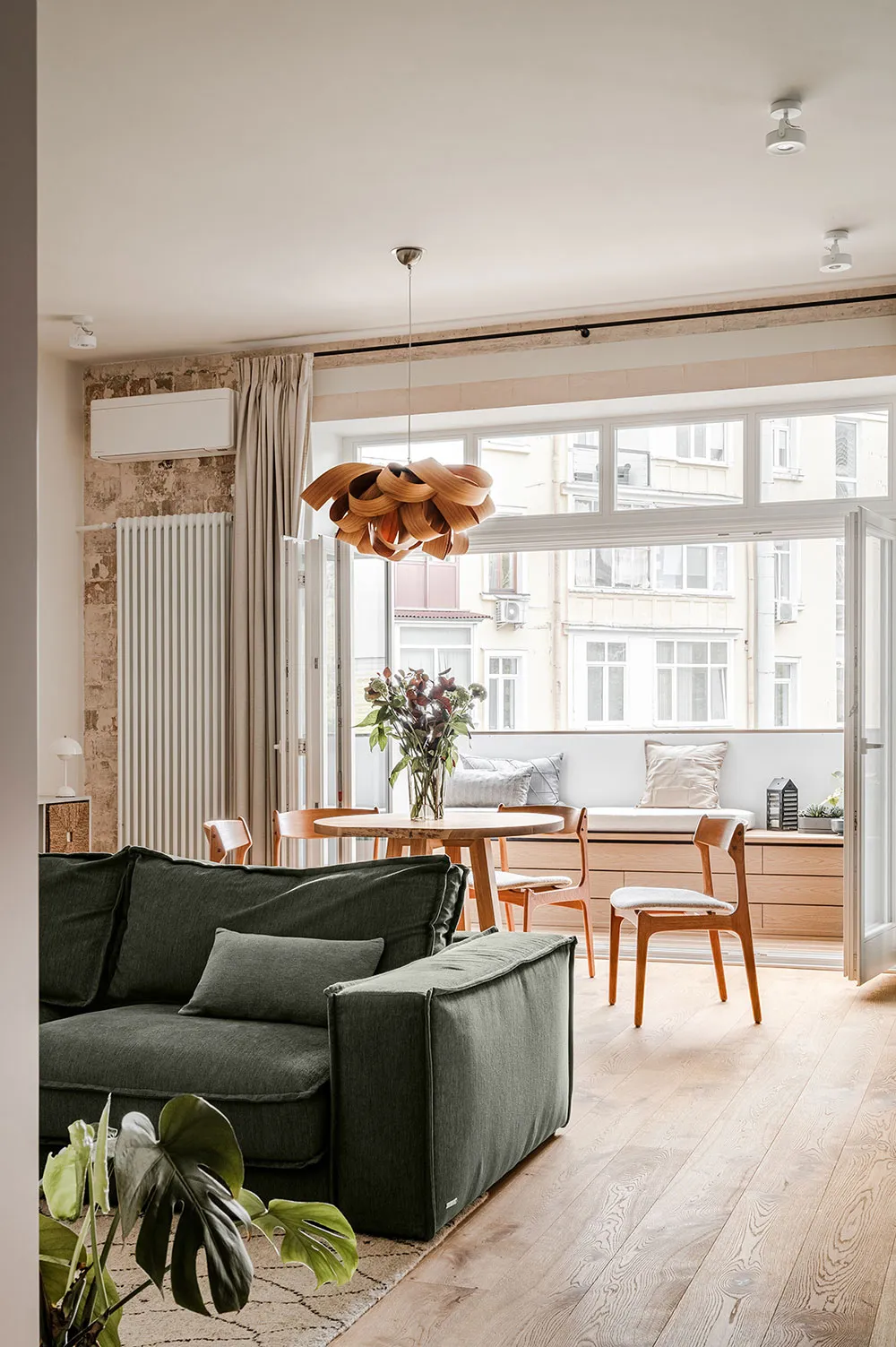 Industrielle Motive im Design einer gemütlichen modernen Wohnung in Kiew - Gallery image 3