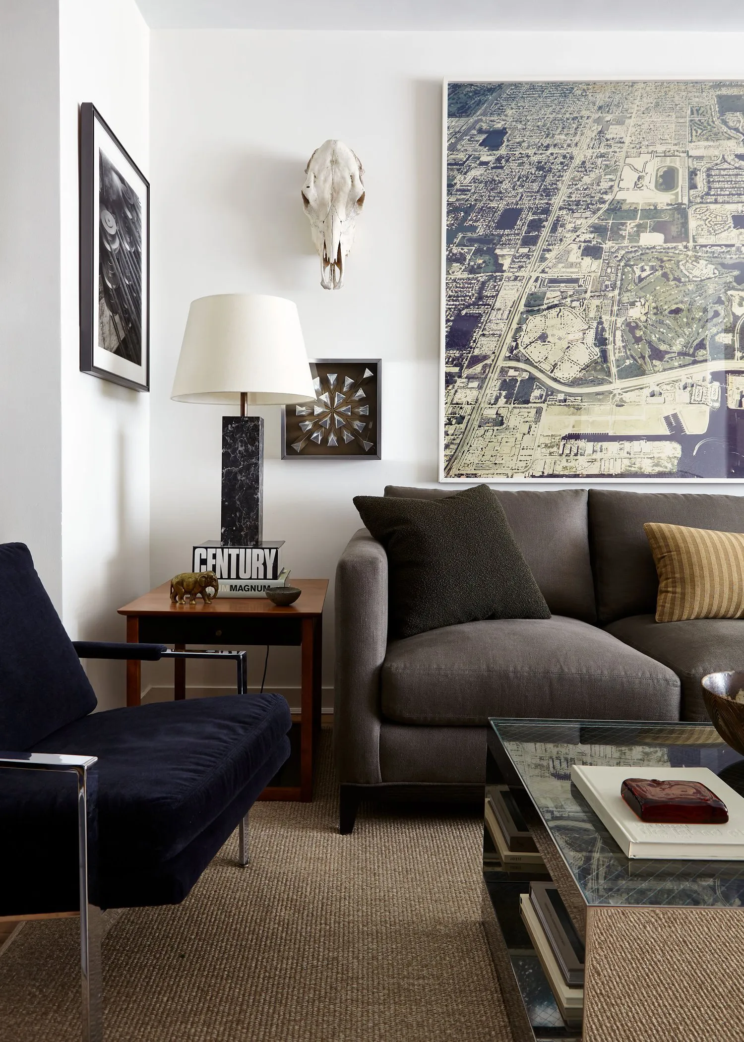 Estilo moderno y minimalista para un hombre soltero en Nueva York - Gallery image 1