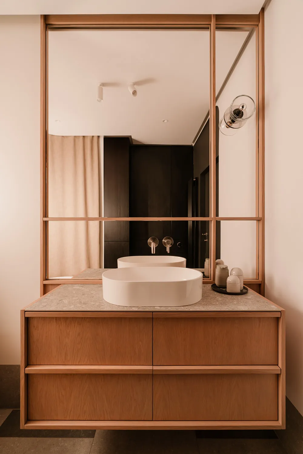 Interior industrial de moda para una familia en Poznan - Gallery image 16