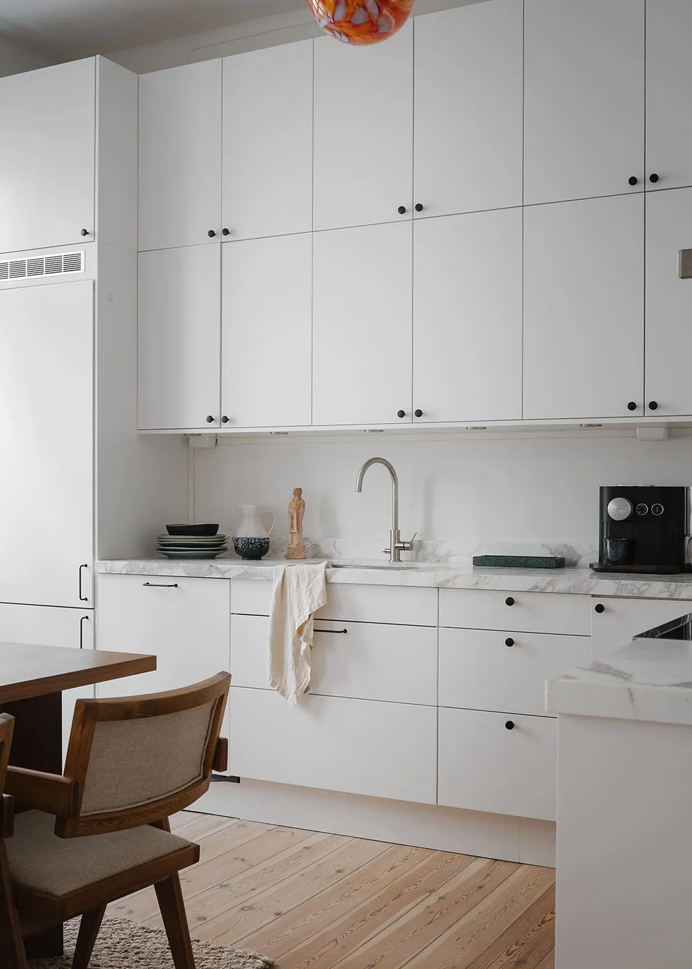 Agradable minimalismo escandinavo en un edificio antiguo en Estocolmo (67 m²) - Gallery image 21