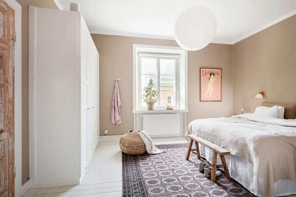 Luminosa y elegante apartamento de mansardas con ventanales de lujo en Suecia - Gallery image 25