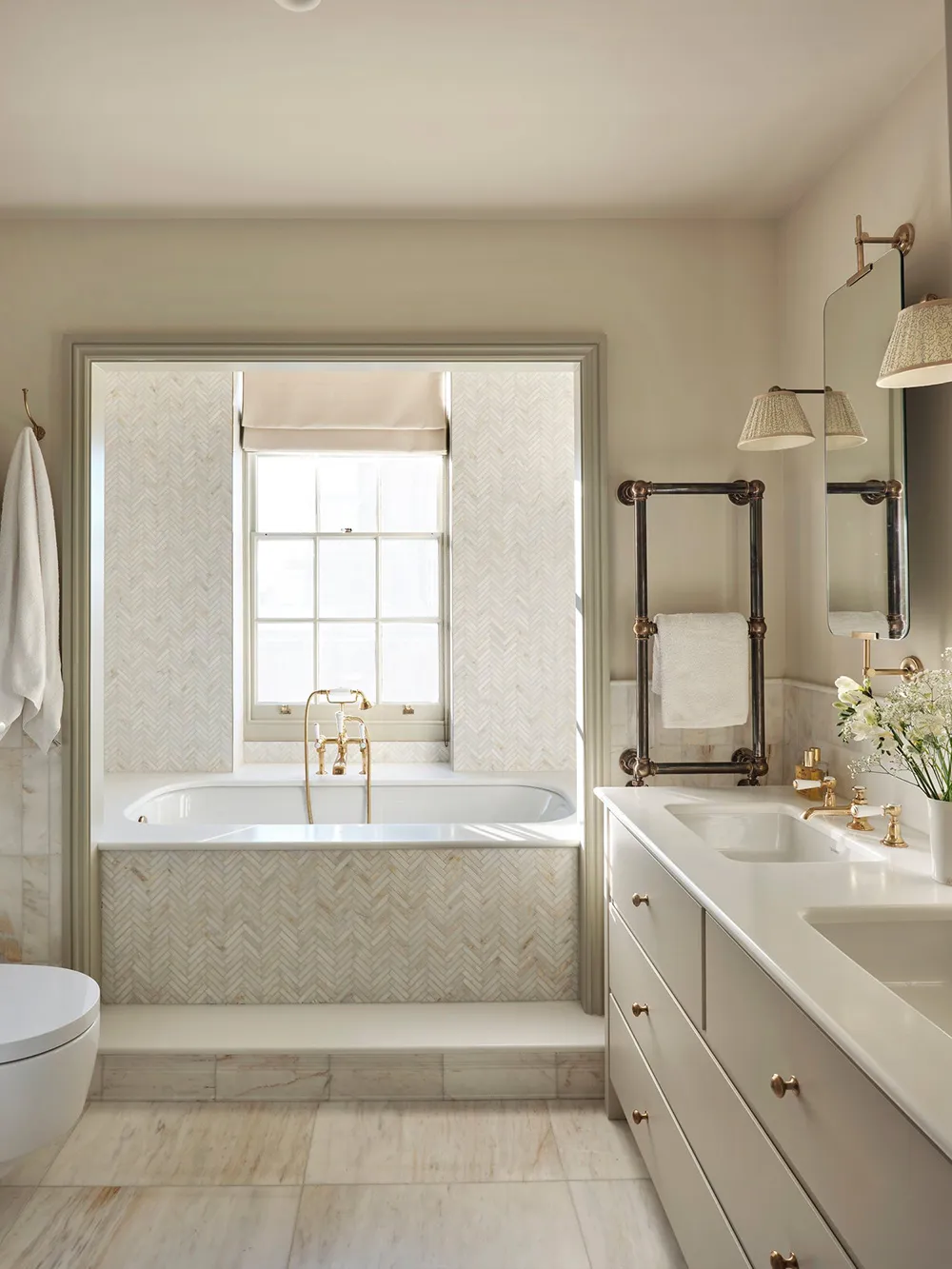 Оливковые стены и обилие декора: дом в Лондоне - Gallery image 12