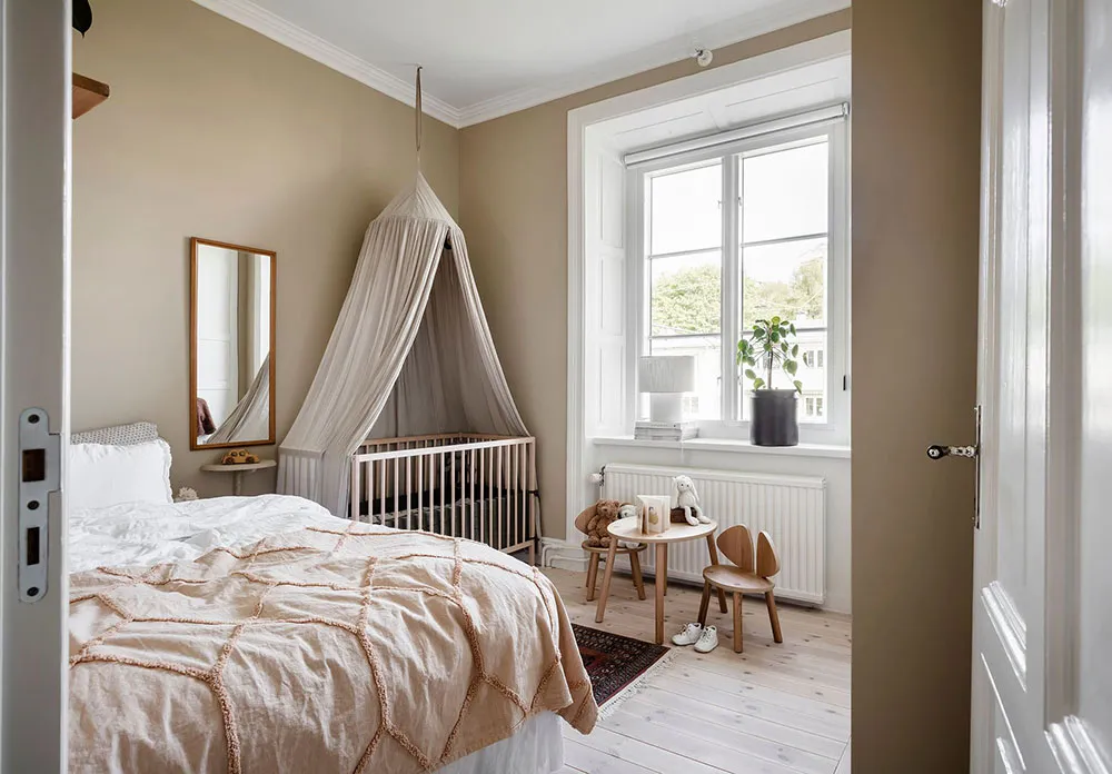 Luminosa y elegante apartamento de mansardas con ventanales de lujo en Suecia - Gallery image 31