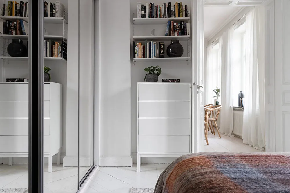 Уютный белый интерьер с лёгкими тёмными акцентами (57 кв. м) - Gallery image 14