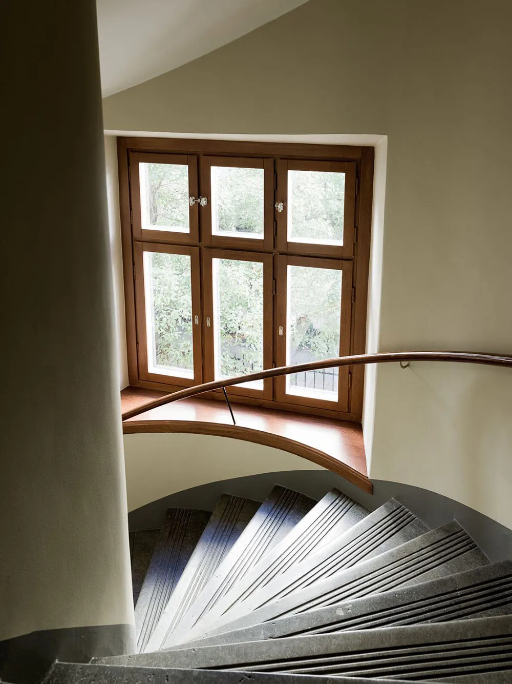 Agradable minimalismo escandinavo en un edificio antiguo en Estocolmo (67 m²) - Gallery image 28