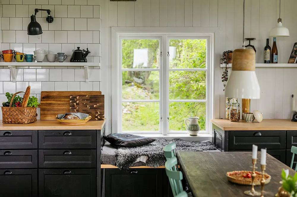 Светлая шведская дача в старой сельской школе недалеко от Стокгольма - Gallery image 12