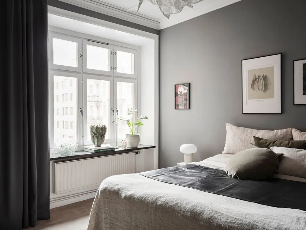 Schwedische Wohnung mit beigefarbenen Wohnzimmer und grauem Schlafzimmer (83 qm) - Gallery image 11