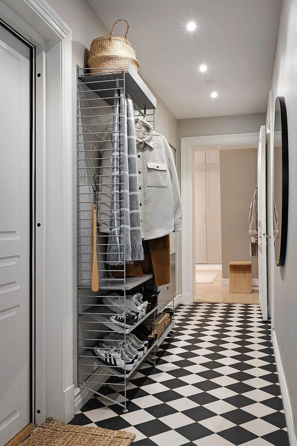 Appartement à l'ambiance pâle et pastel en Suède avec une cuisine bleue - Gallery image 34