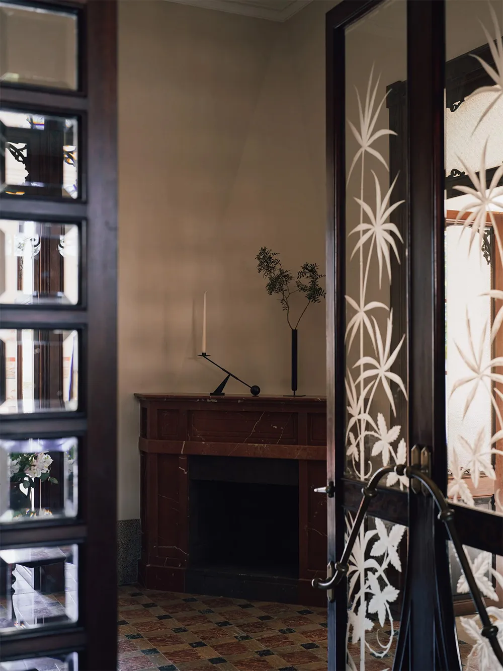 Eleganckie i atmosferyczne wnętrza domu typu townhouse XIX wieku na Majorce - Gallery image 14