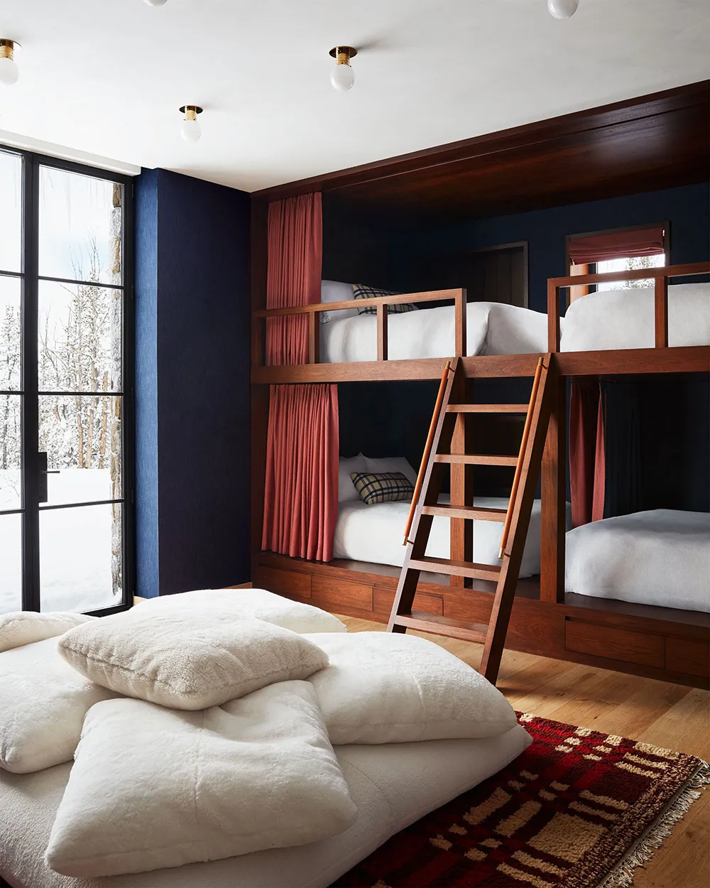 Bezupiecny design i niesamowite widoki: nowoczesne shalé w Montana - Gallery image 17