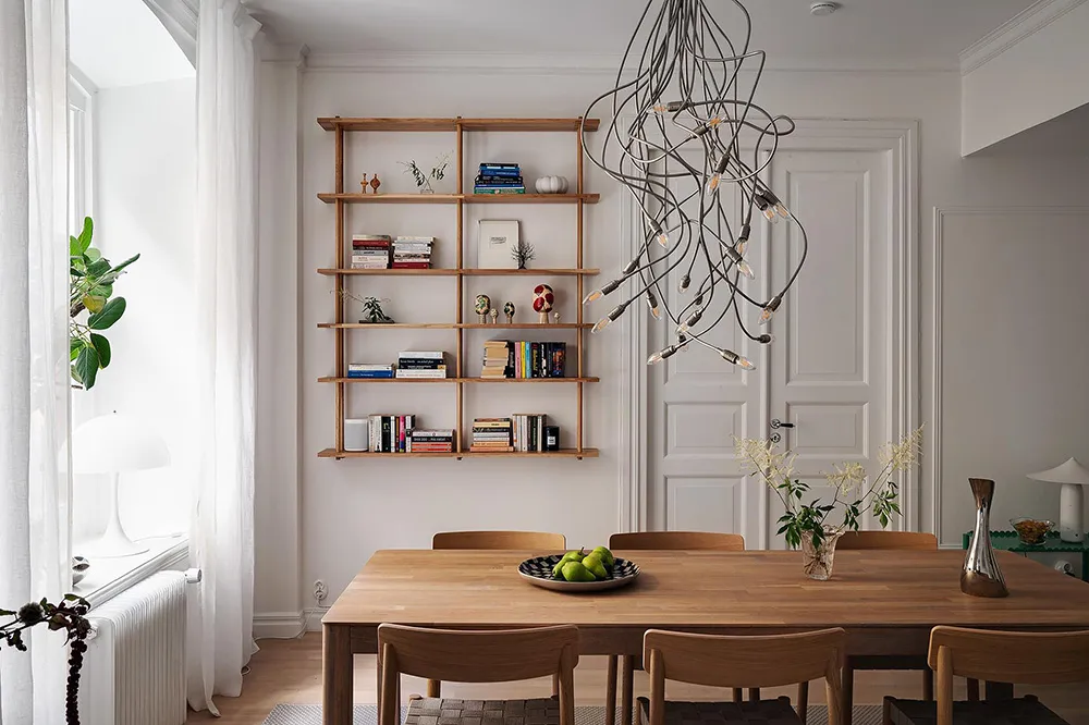 Appartement à l'ambiance pâle et pastel en Suède avec une cuisine bleue - Gallery image 6