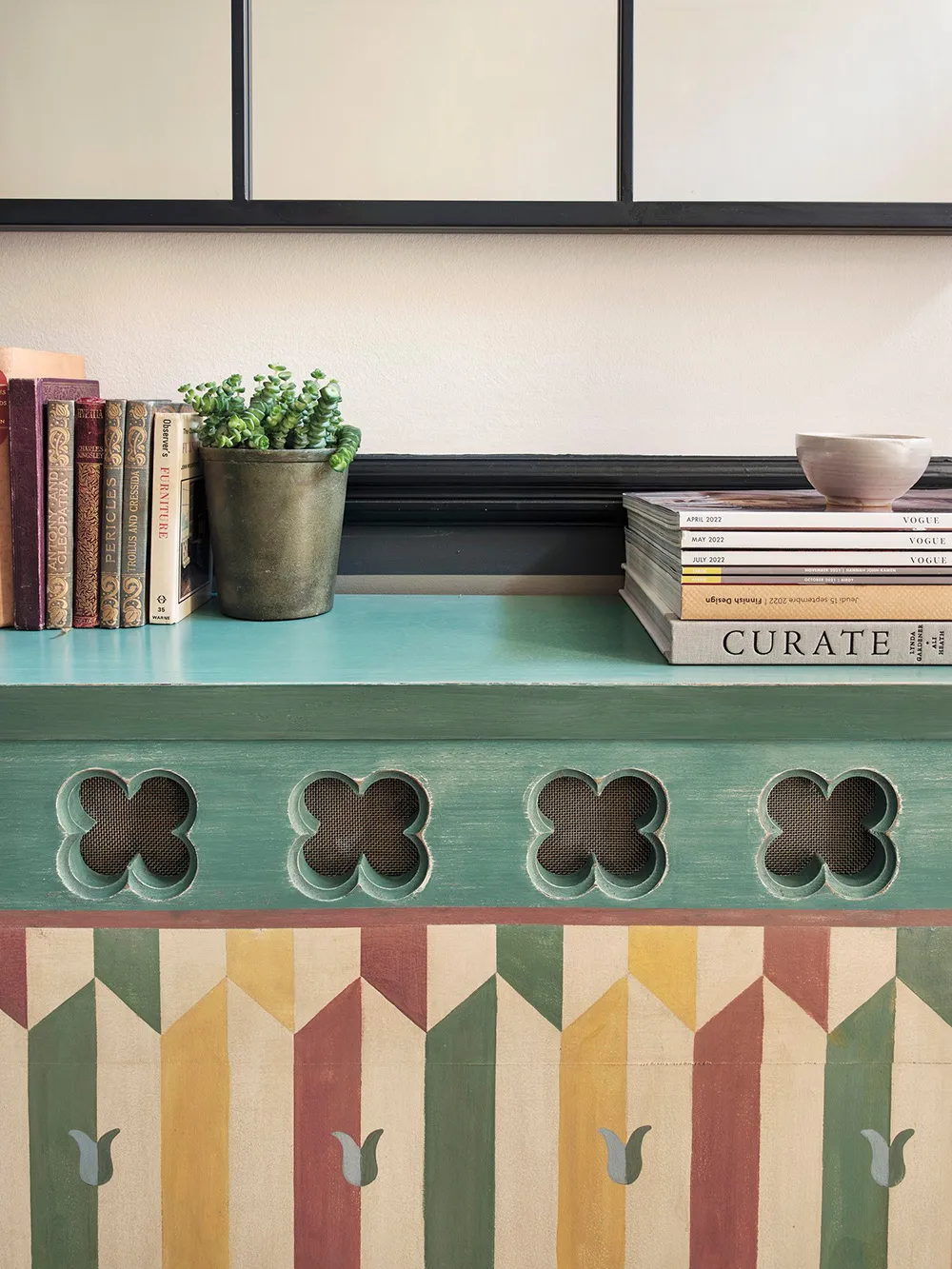 Оливковые стены и обилие декора: дом в Лондоне - Gallery image 8