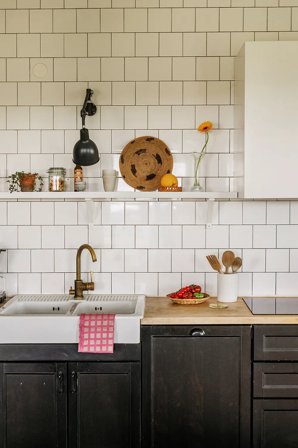 Светлая шведская дача в старой сельской школе недалеко от Стокгольма - Gallery image 9