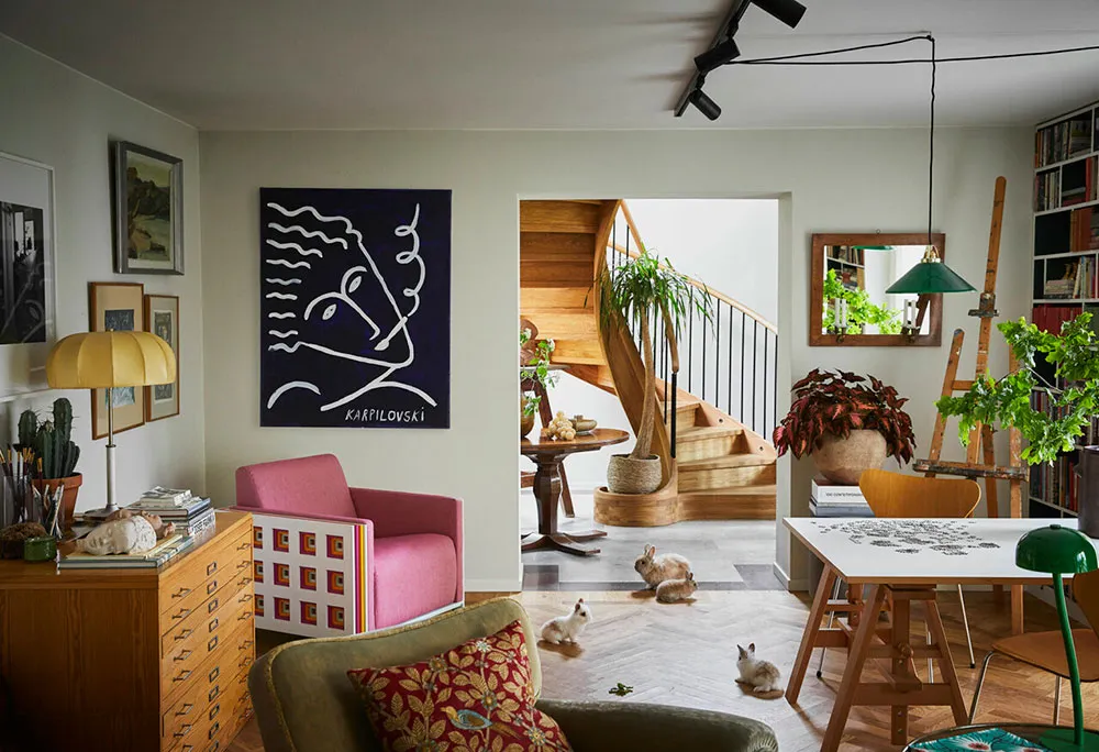 La green, el arte y las pinturas: un interior vibrante de una pareja creativa en los suburbios de Estocolmo - Gallery image 5