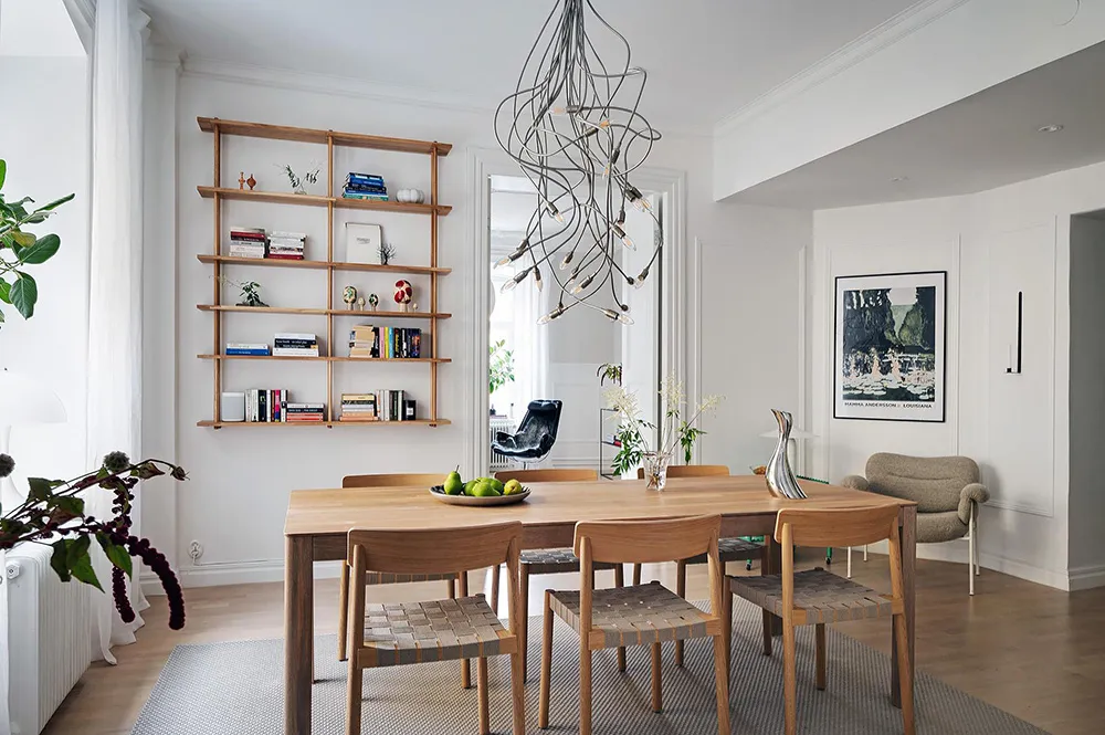 Appartement à l'ambiance pâle et pastel en Suède avec une cuisine bleue - Gallery image 16