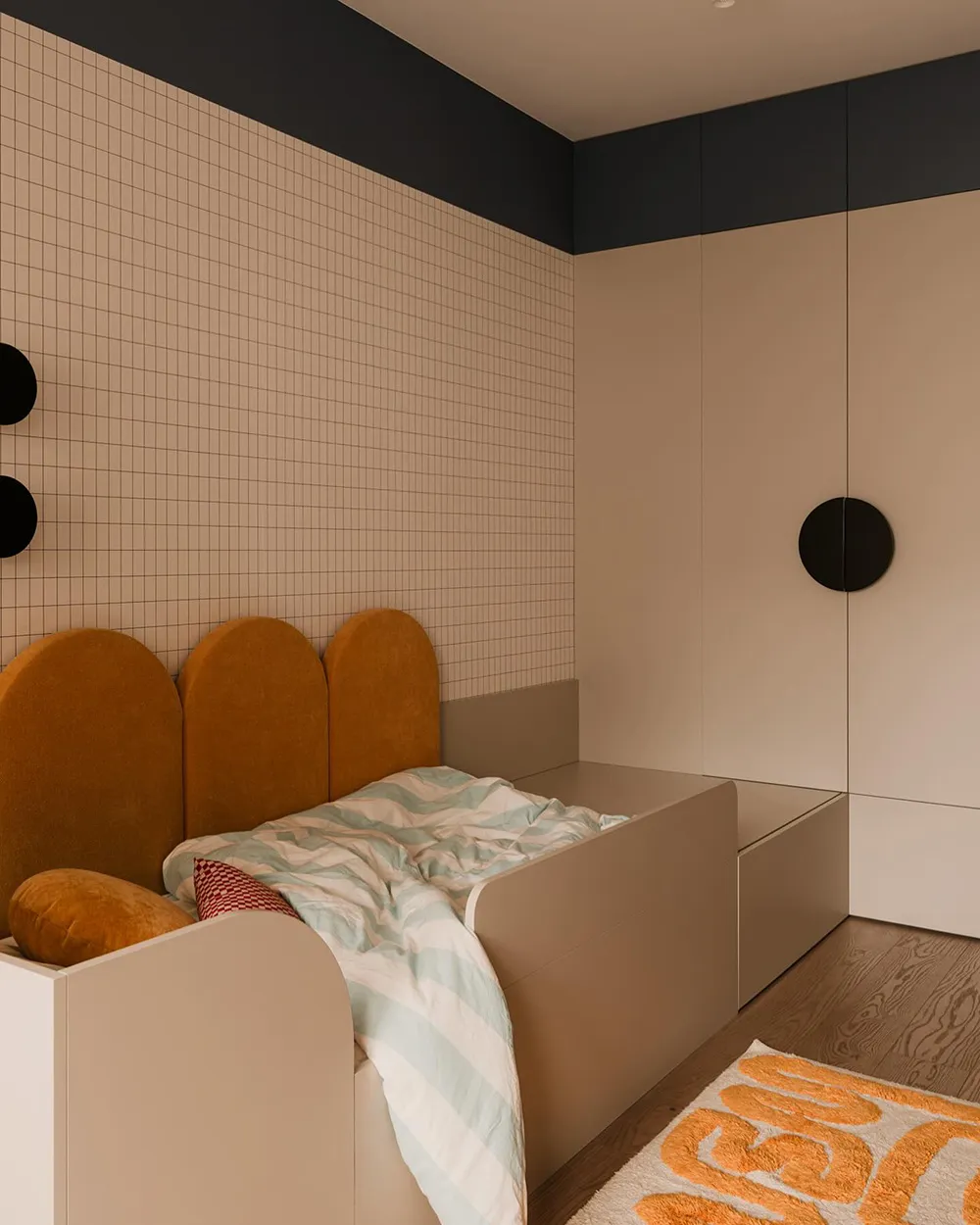 Interior industrial de moda para una familia en Poznan - Gallery image 20