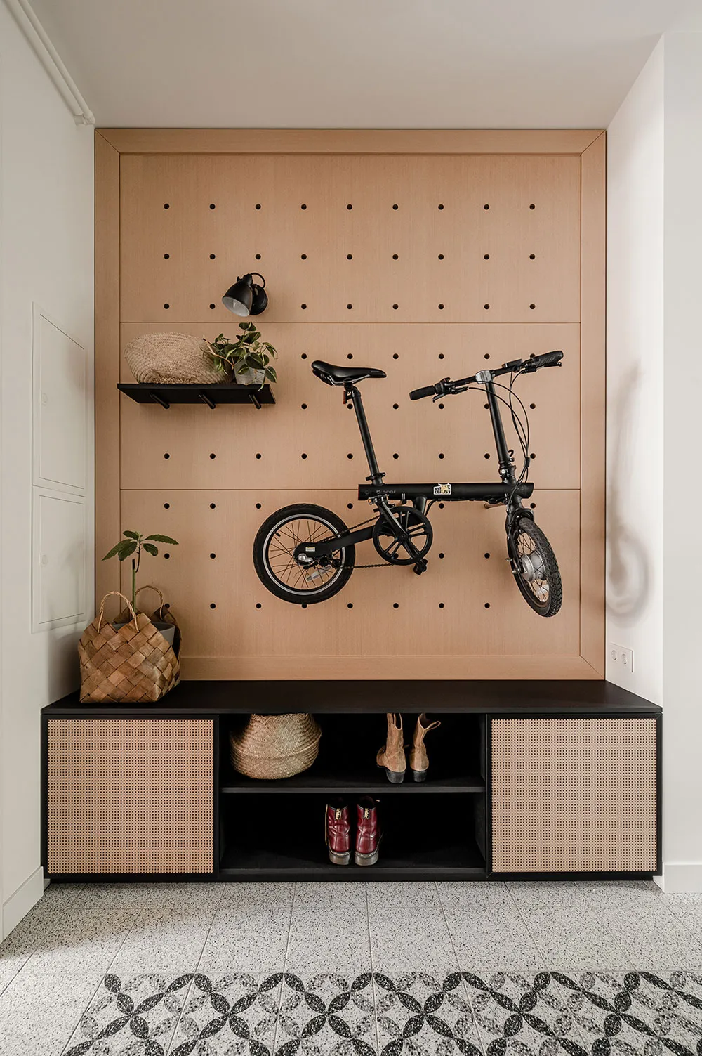 Industrielle Motive im Design einer gemütlichen modernen Wohnung in Kiew - Gallery image 32