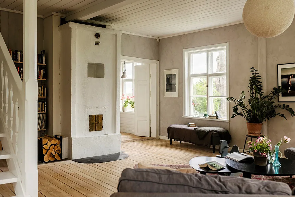 Светлая шведская дача в старой сельской школе недалеко от Стокгольма - Gallery image 17