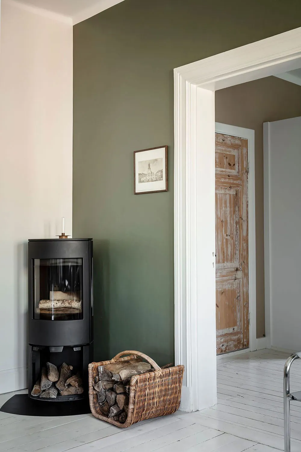 Luminosa y elegante apartamento de mansardas con ventanales de lujo en Suecia - Gallery image 17