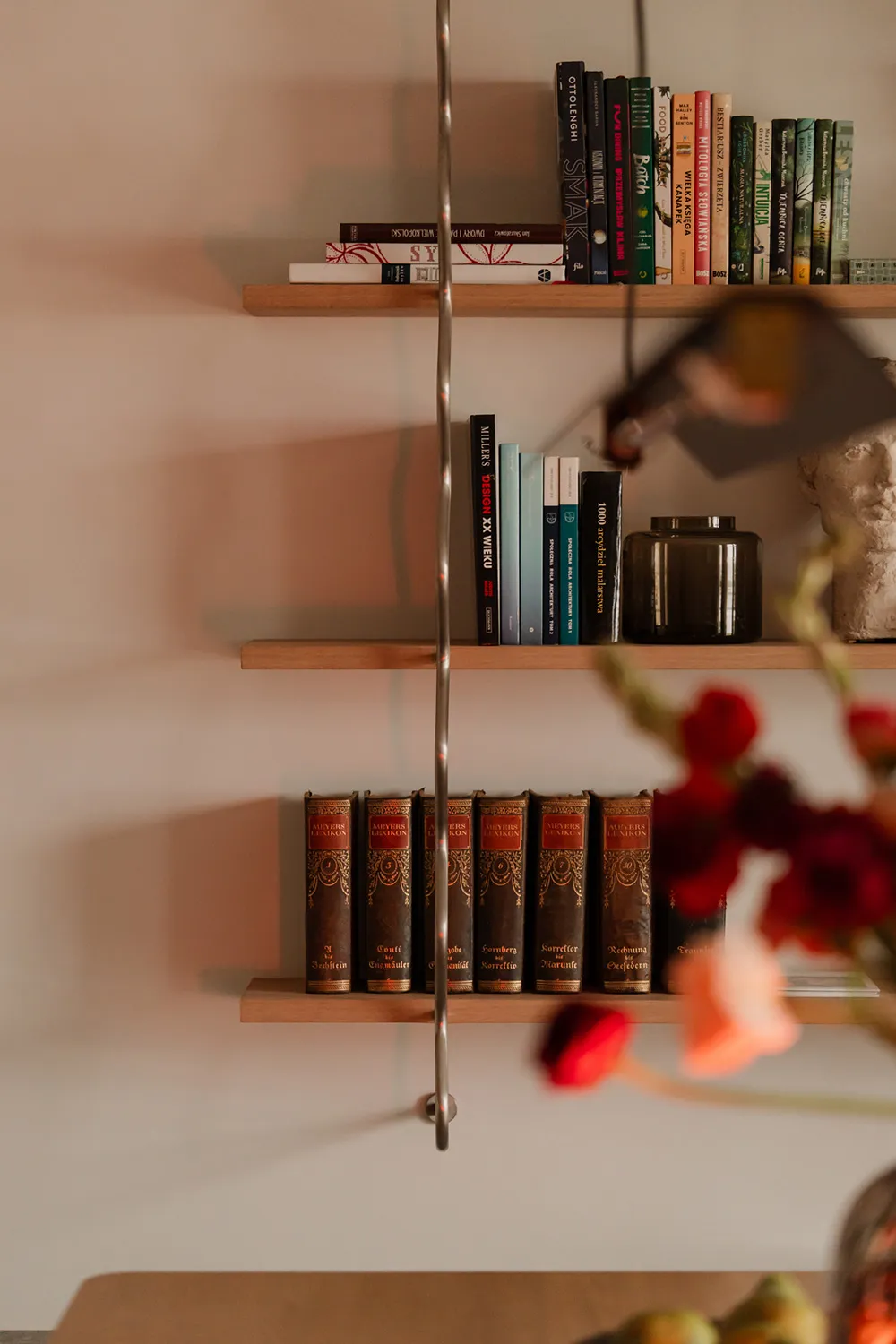 Interior industrial de moda para una familia en Poznan - Gallery image 3