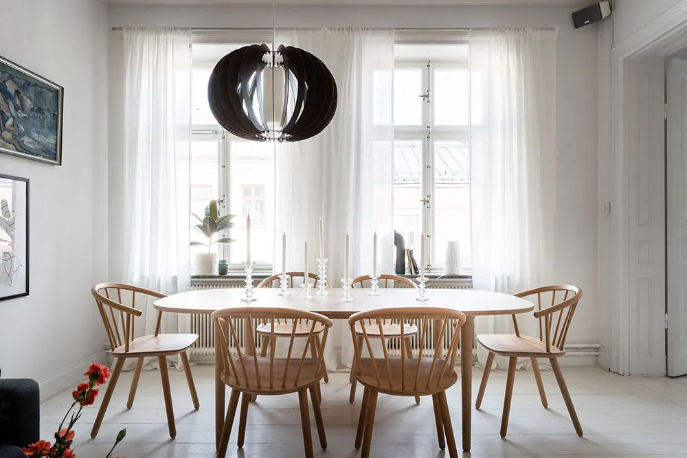 Уютный белый интерьер с лёгкими тёмными акцентами (57 кв. м) - Gallery image 1