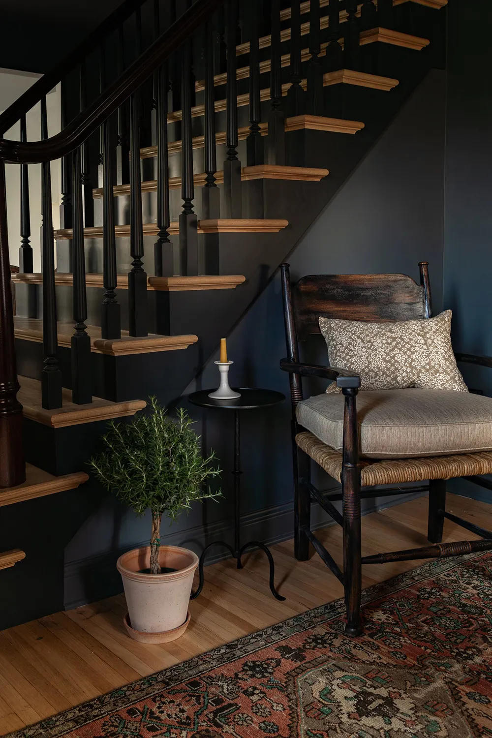 Песочная кухня и драматичная гостиная: уютная дача в Миннеаполисе - Gallery image 13