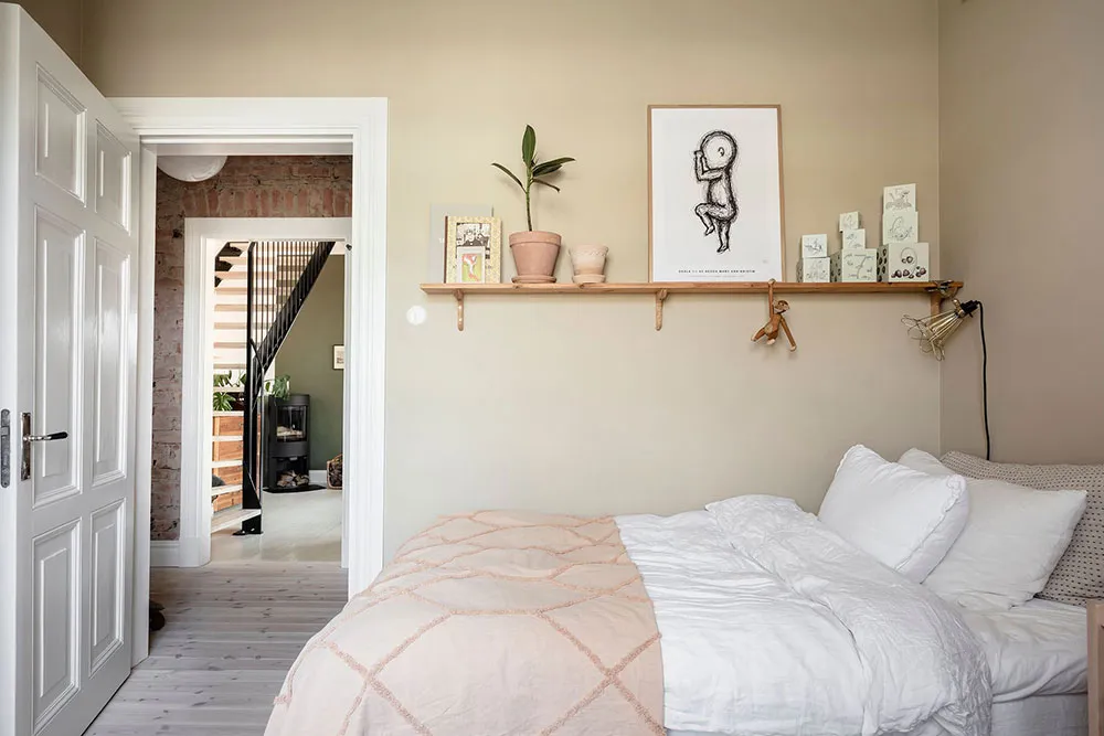 Luminosa y elegante apartamento de mansardas con ventanales de lujo en Suecia - Gallery image 32