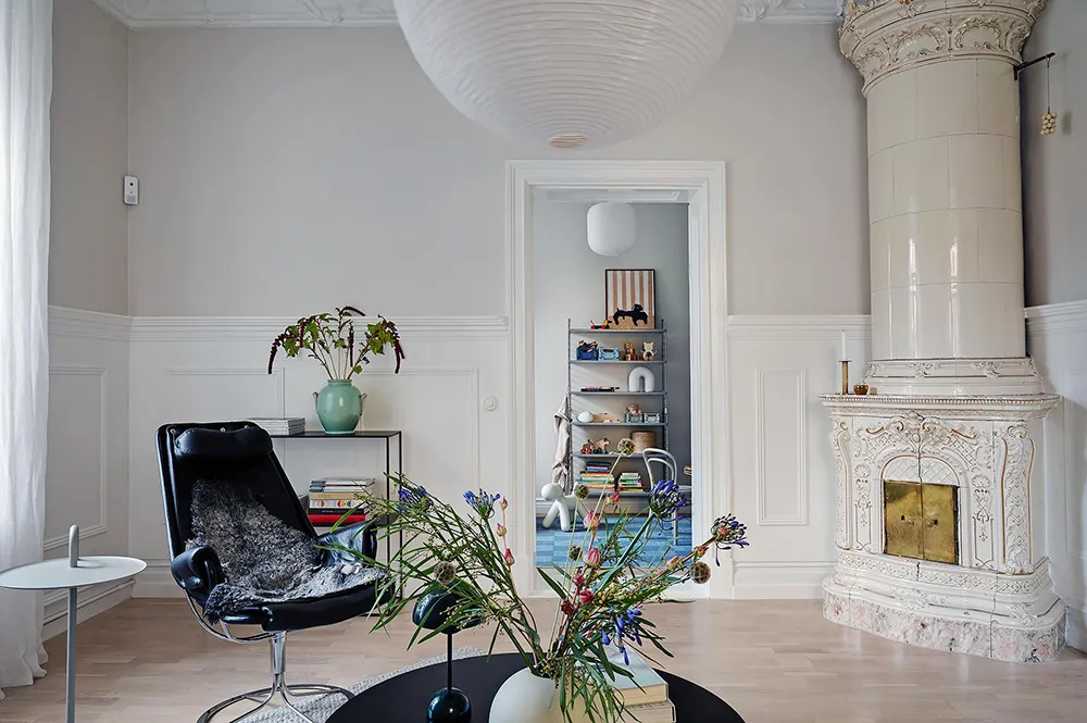 Appartement à l'ambiance pâle et pastel en Suède avec une cuisine bleue - Gallery image 20