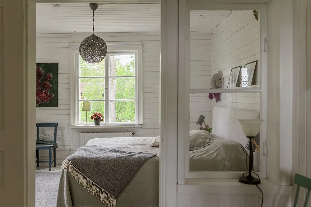 Светлая шведская дача в старой сельской школе недалеко от Стокгольма - Gallery image 21