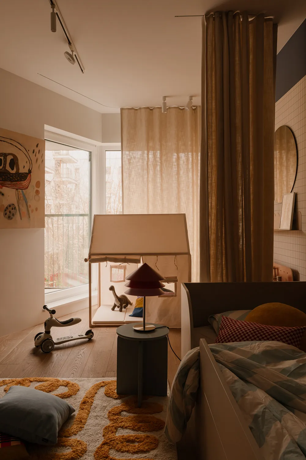 Interior industrial de moda para una familia en Poznan - Gallery image 18