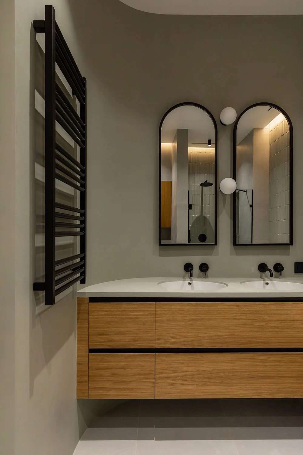 Concrete, Wood and Colorful Accents: Stylish Apartment in Kyiv - Gallery image 18