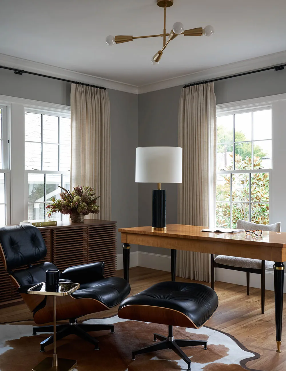 Leichte Pastelltöne und Wandpapiere in der Gestaltung eines schönen Hauses in Texas - Gallery image 15