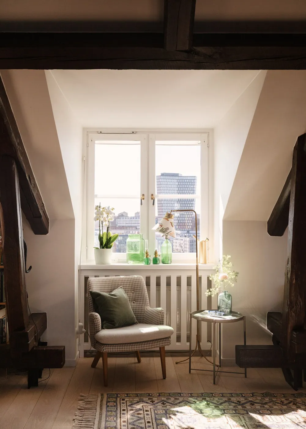 Живая мансарда с ретро-настроением в Стокгольме - Gallery image 9