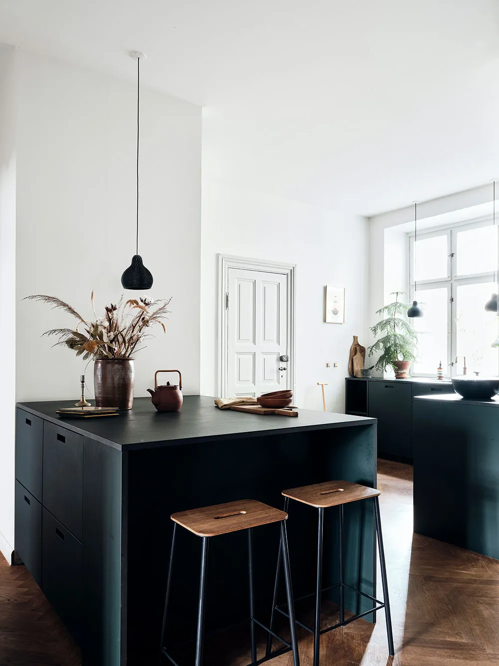 Сміливі відтінки та стильний дизайн квартири в відомому будинку в Копенгагені - Gallery image 7