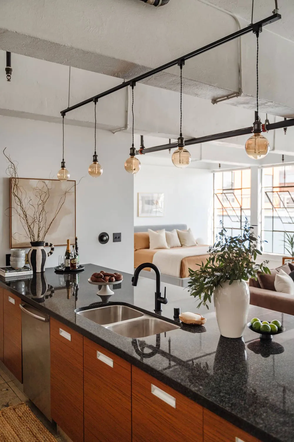 Leben im Freien: Lichter Loft mit offenen Innenausstattung in Los Angeles - Gallery image 1