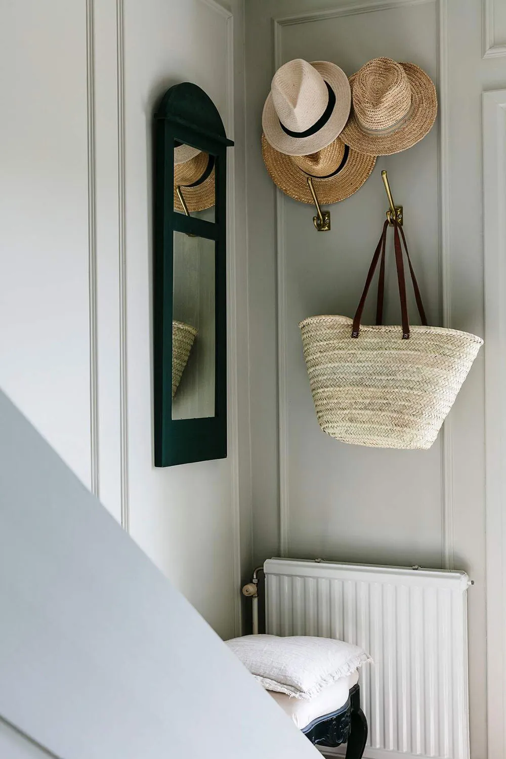 Вінтаж і легкі морські мотиви: затишна дача руками чоловіка в Швеції - Gallery image 8