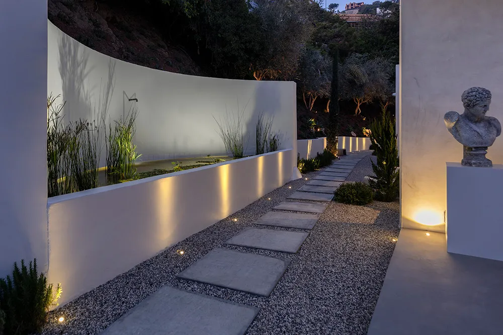 Стильный черно-белый дизайн дома в Лос-Анджелесе - Gallery image 17