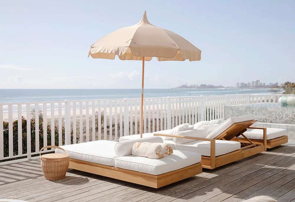 Beautiful white interior with ocean view in Australia - Gallery image 13